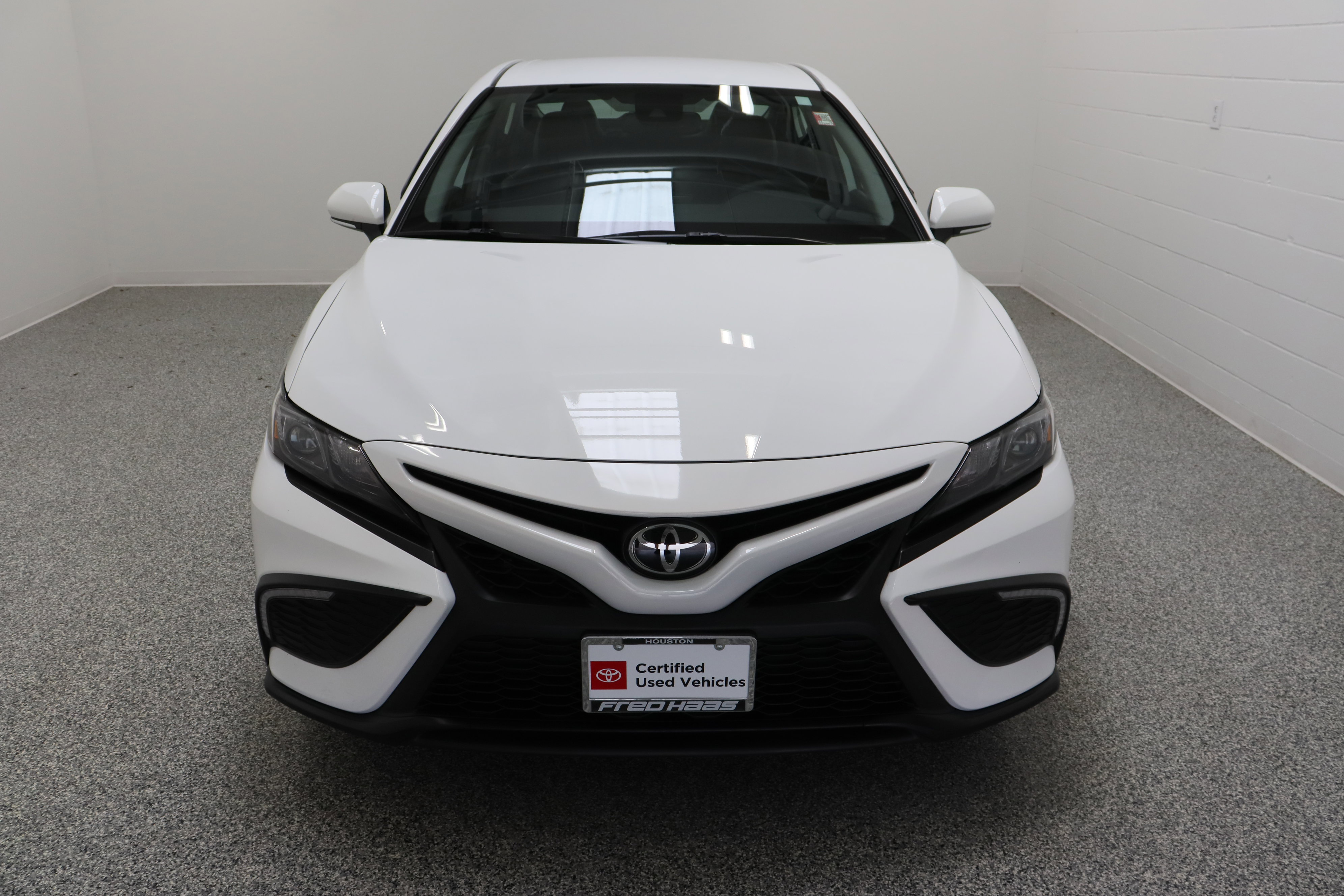 Certified 2023 Toyota Camry SE w/ Convenience Package image 3