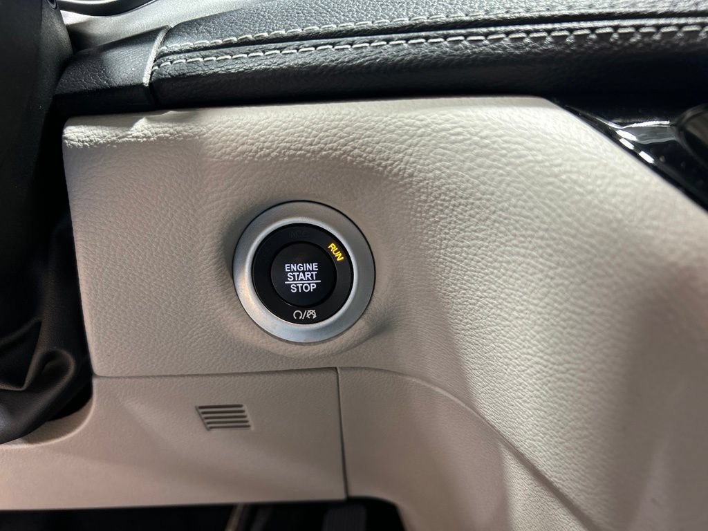Certified 2023 Chrysler Pacifica Touring-L FWD image 34