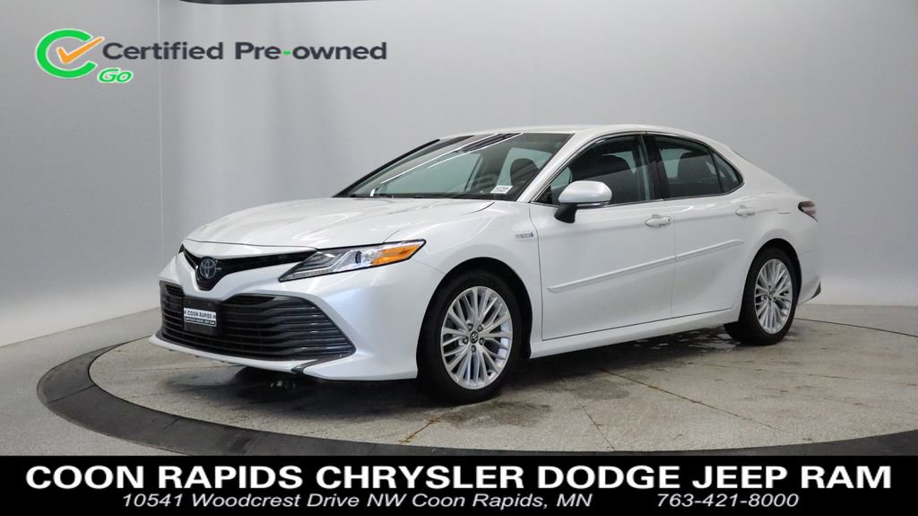 Used 2020 Toyota Camry XLE FWD image 1