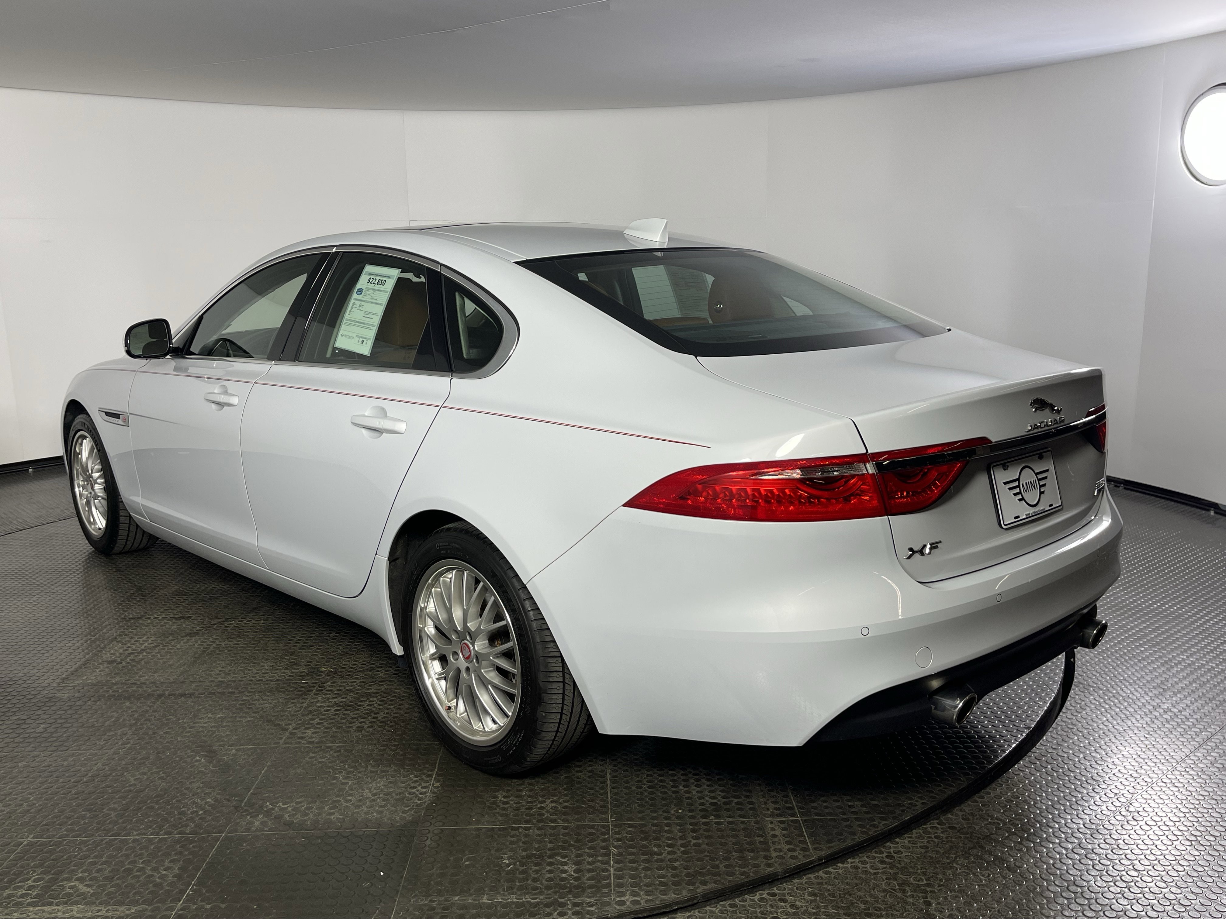 Used 2018 Jaguar XF Portfolio image 6