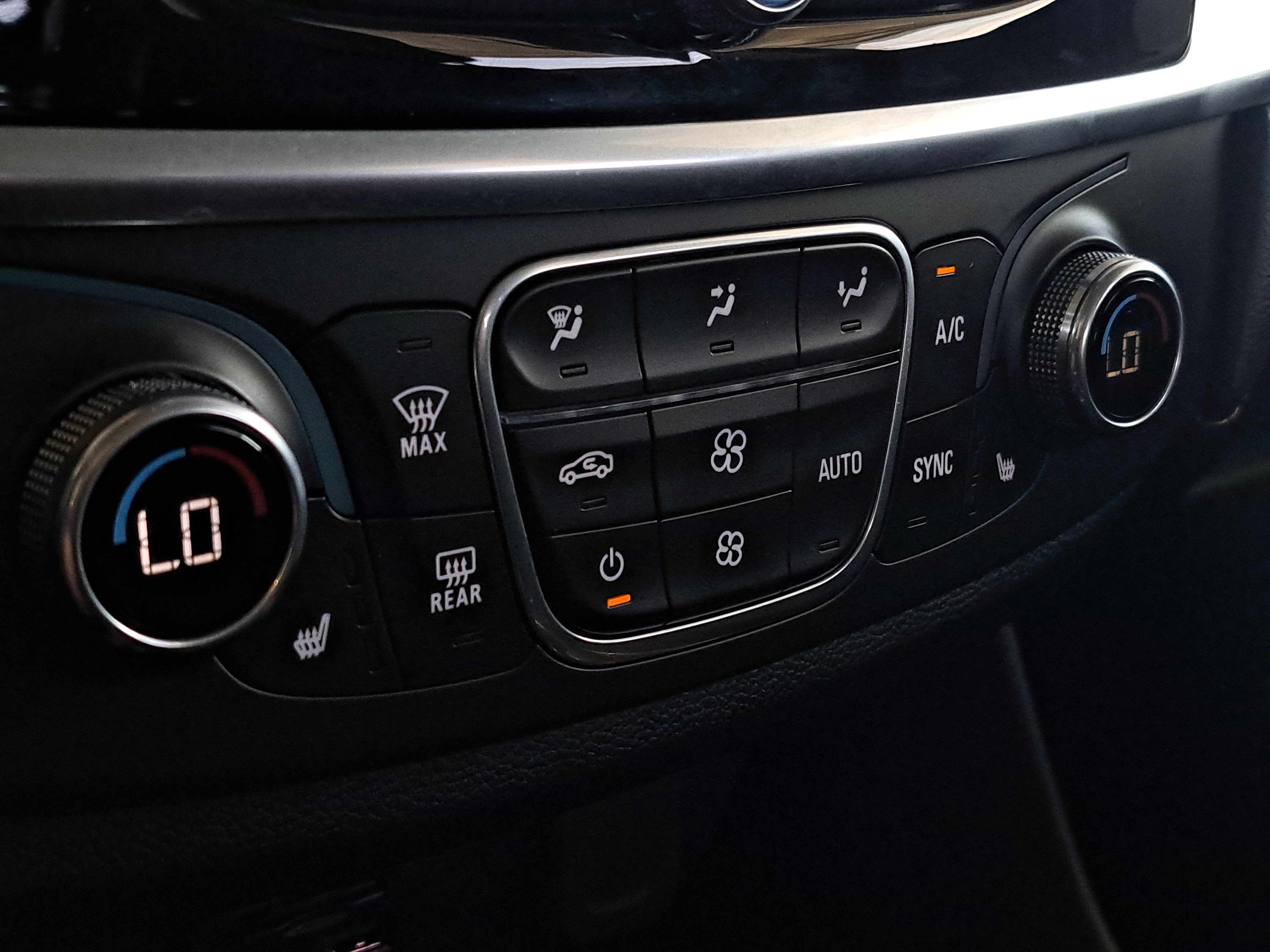 Used 2020 Chevrolet Traverse RS FWD image 27