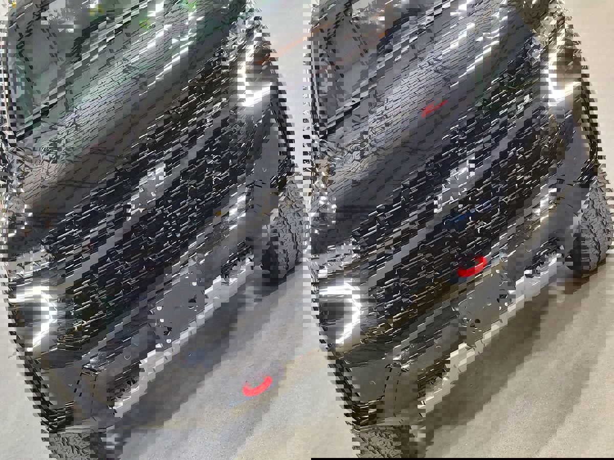 Used 2024 Chevrolet Tahoe Z71 w/ Luxury Package AWD/4WD image 19