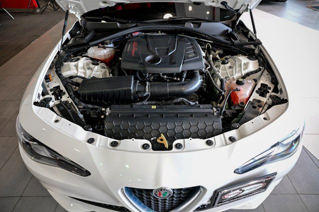 Used 2020 Alfa Romeo Giulia Ti AWD/4WD image 45