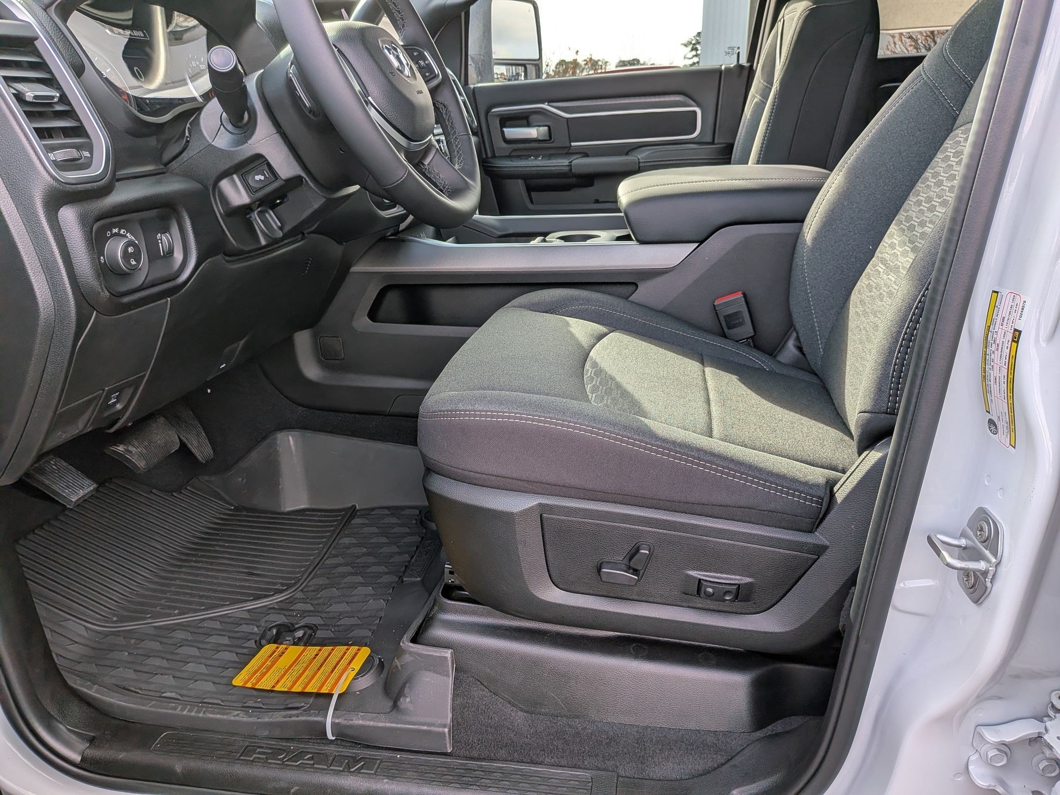 New 2026 RAM 2500 Big Horn AWD/4WD image 12