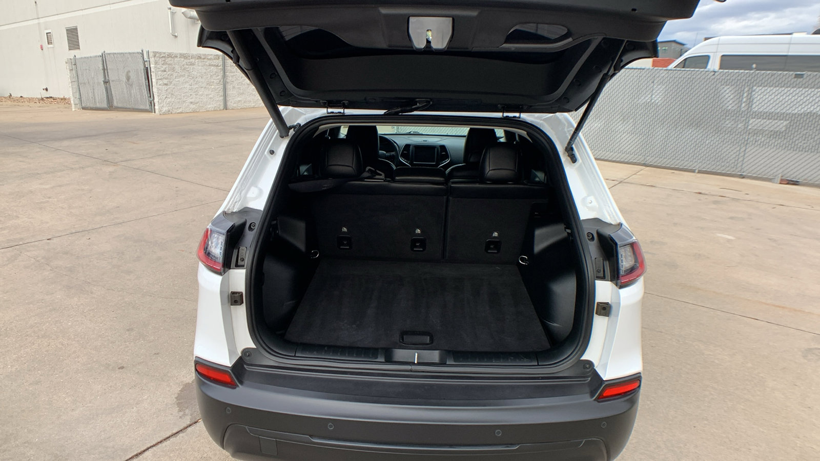 Used 2023 Jeep Cherokee Altitude Lux AWD/4WD image 25