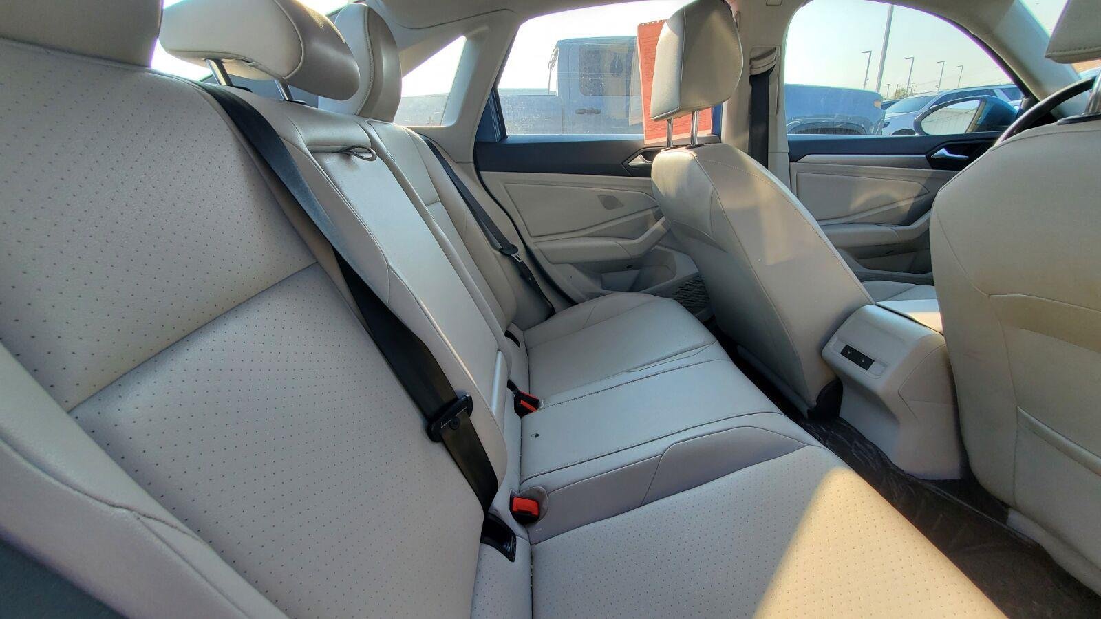 Used 2020 Volkswagen Jetta SE w/ SE Cold Weather Package FWD image 6