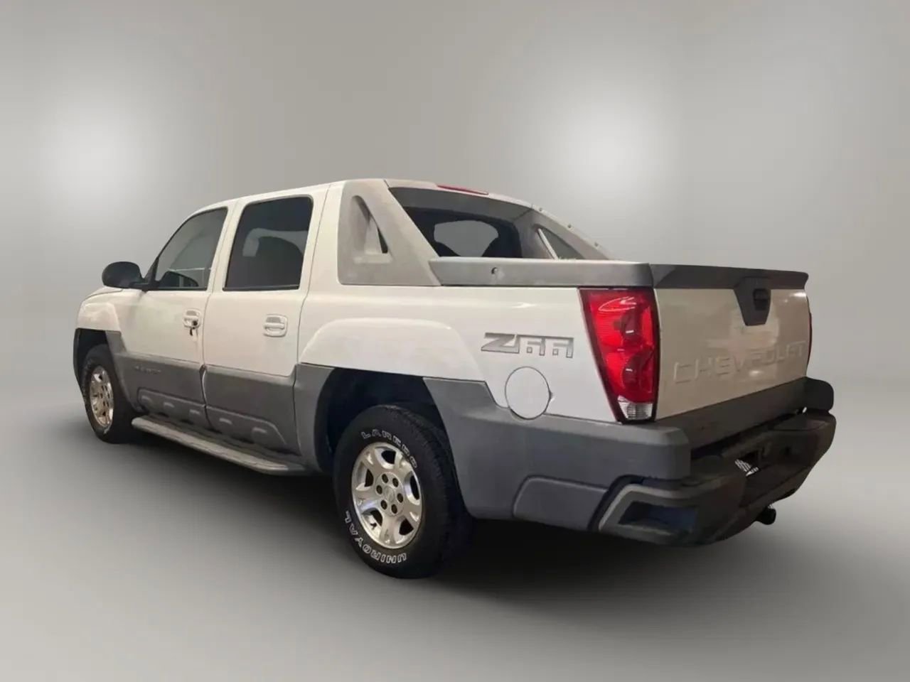 Used 2002 Chevrolet Avalanche Sport Utility Pickup 4D image 5