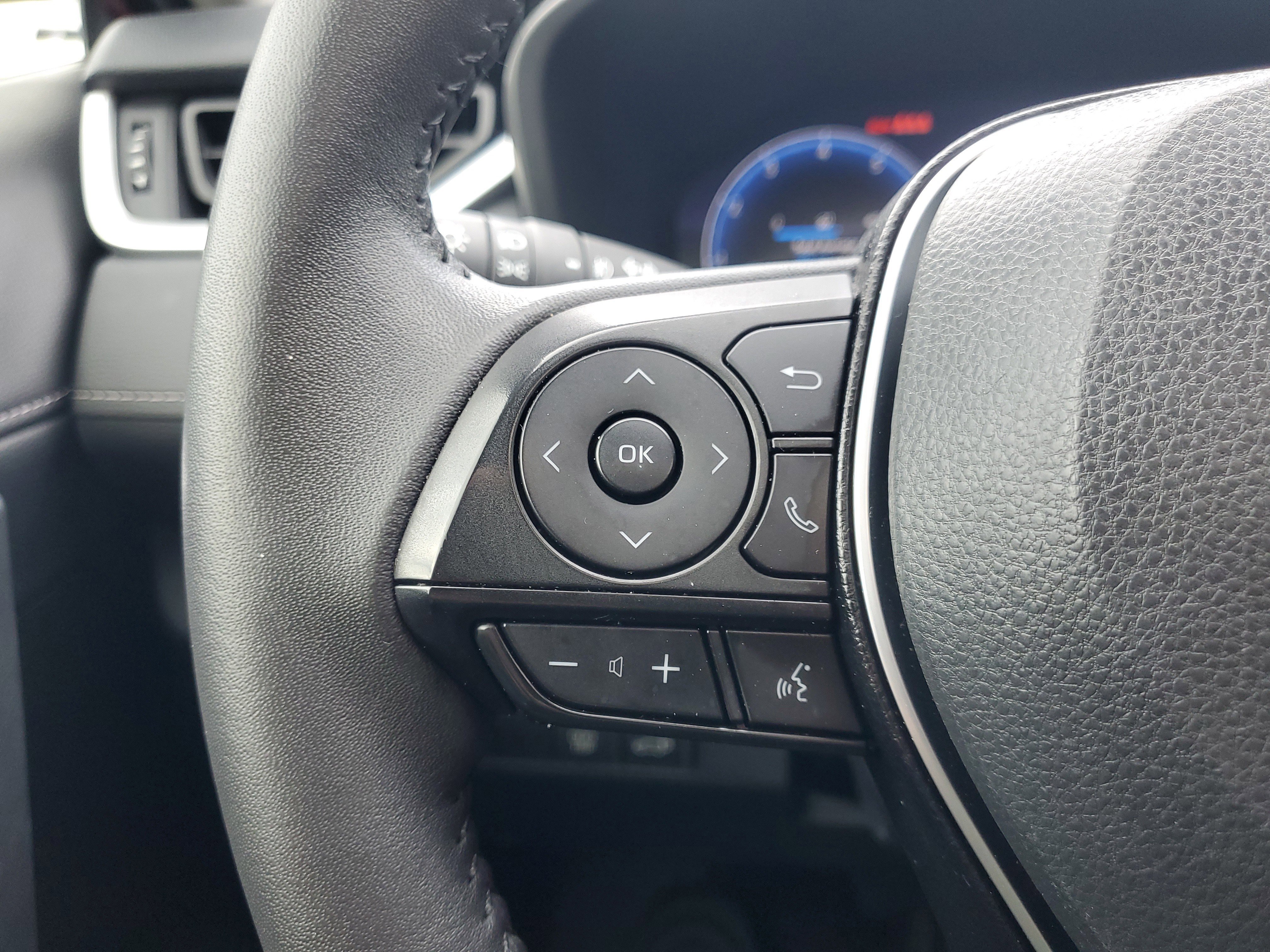 Used 2023 Toyota RAV4 Limited image 24