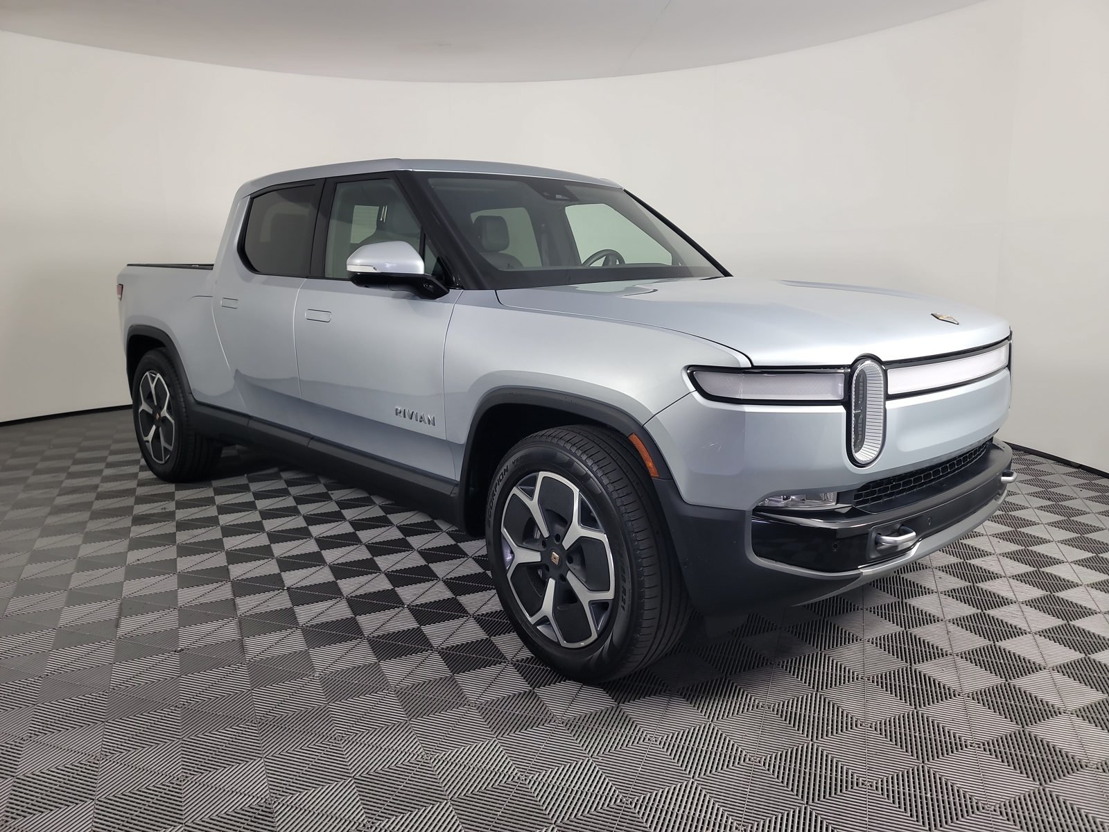 Used 2024 Rivian R1T Adventure Dual AWD/4WD image 7
