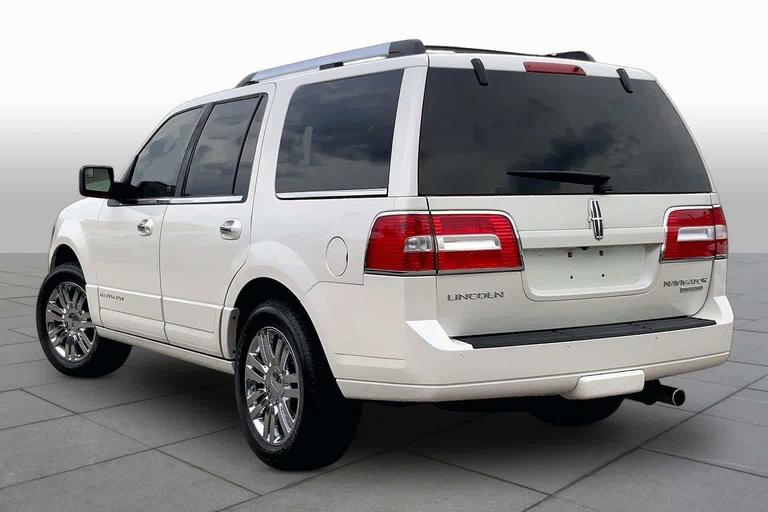 Used 2014 Lincoln Navigator 4WD w/ Equipment Group 101A image 12