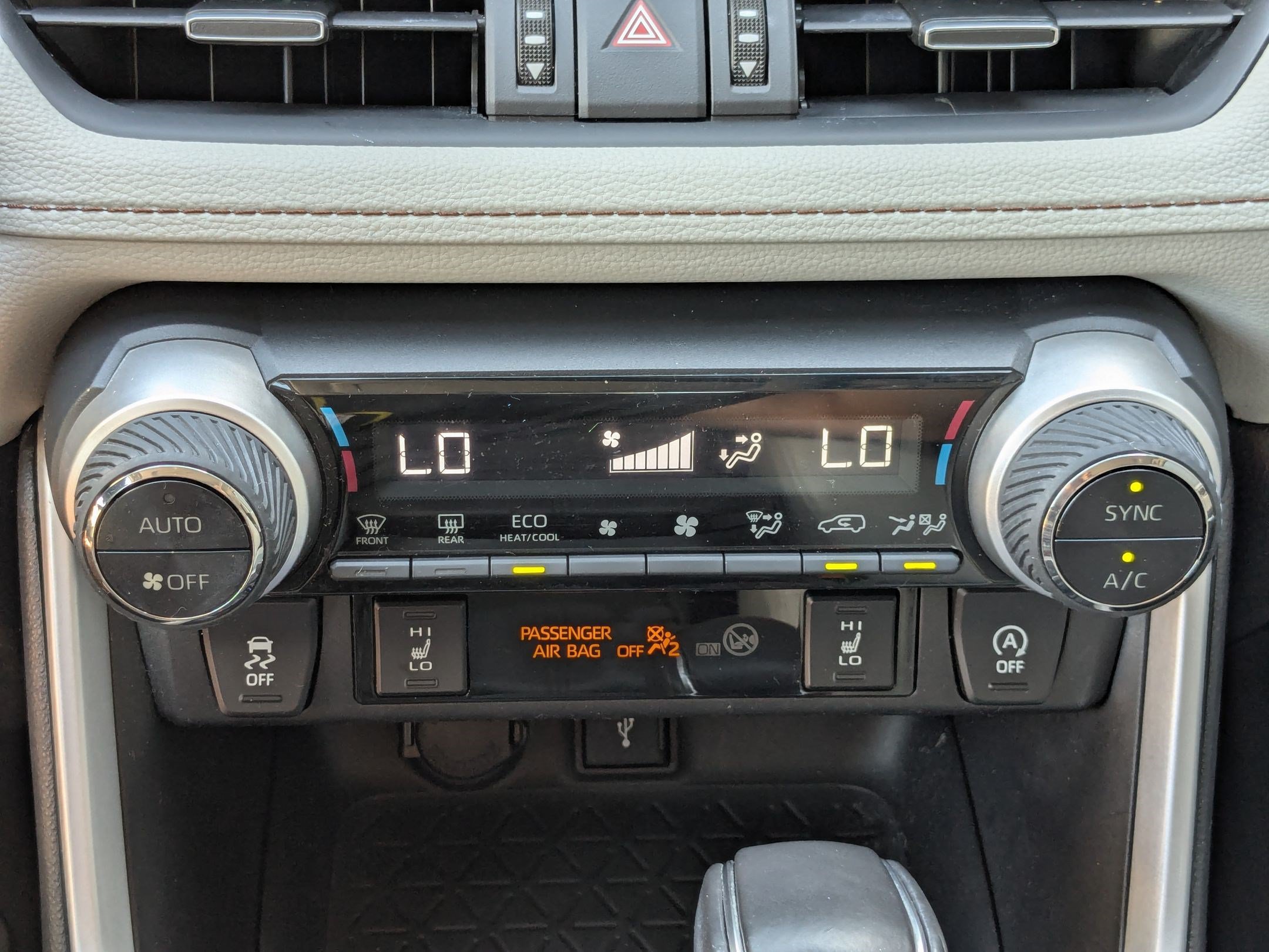 Used 2021 Toyota RAV4 XLE Premium AWD/4WD image 25