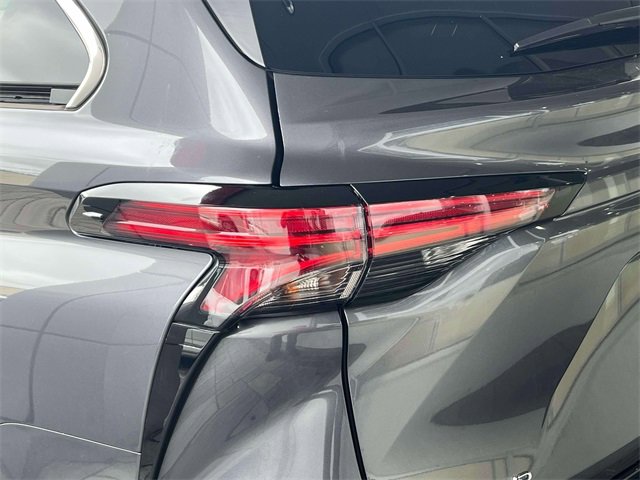 Used 2025 Toyota Sienna Platinum image 12