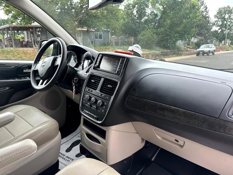 Used 2019 Dodge Grand Caravan SE image 21