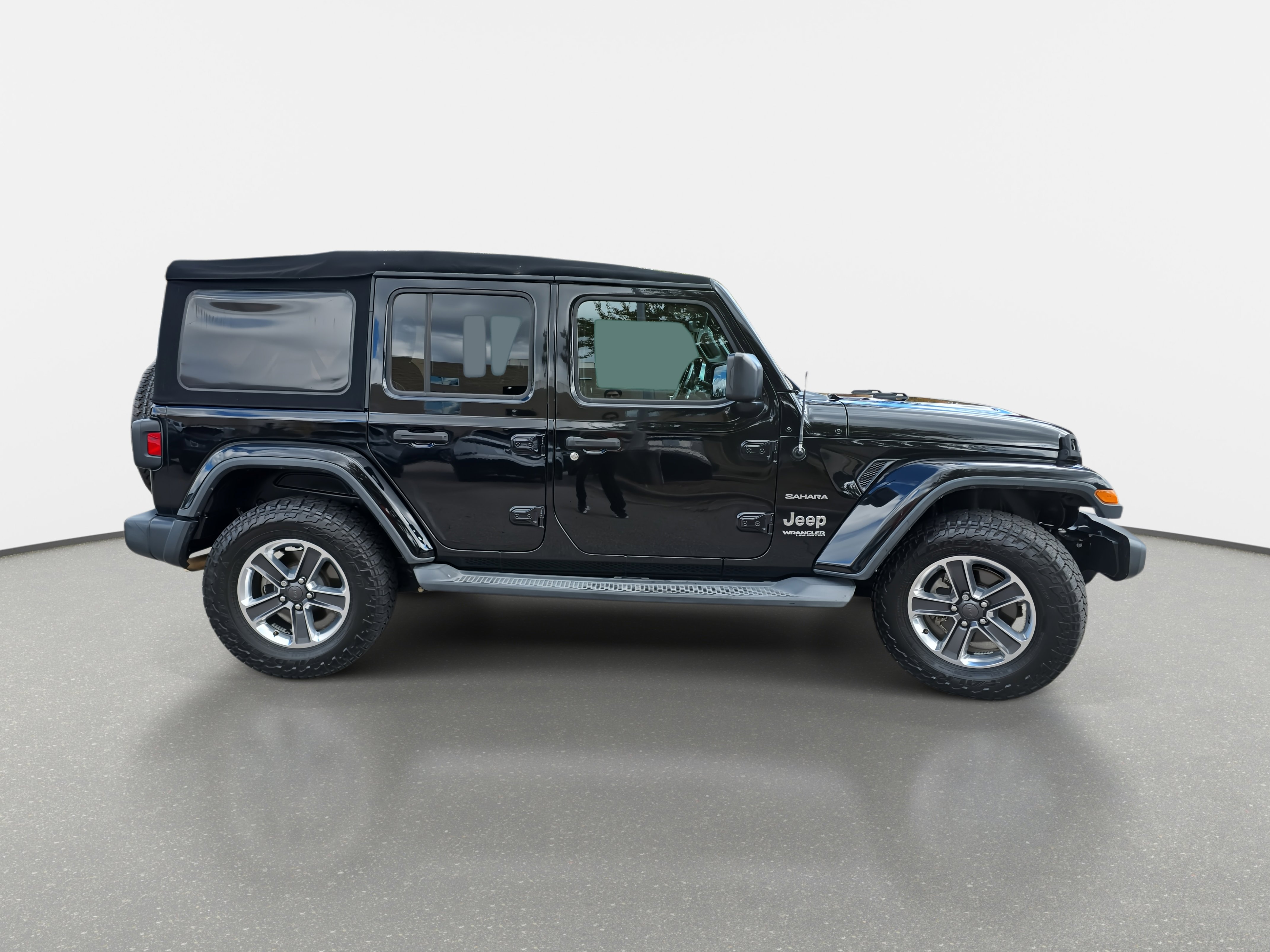 Used 2018 Jeep Wrangler Unlimited Sahara image 4