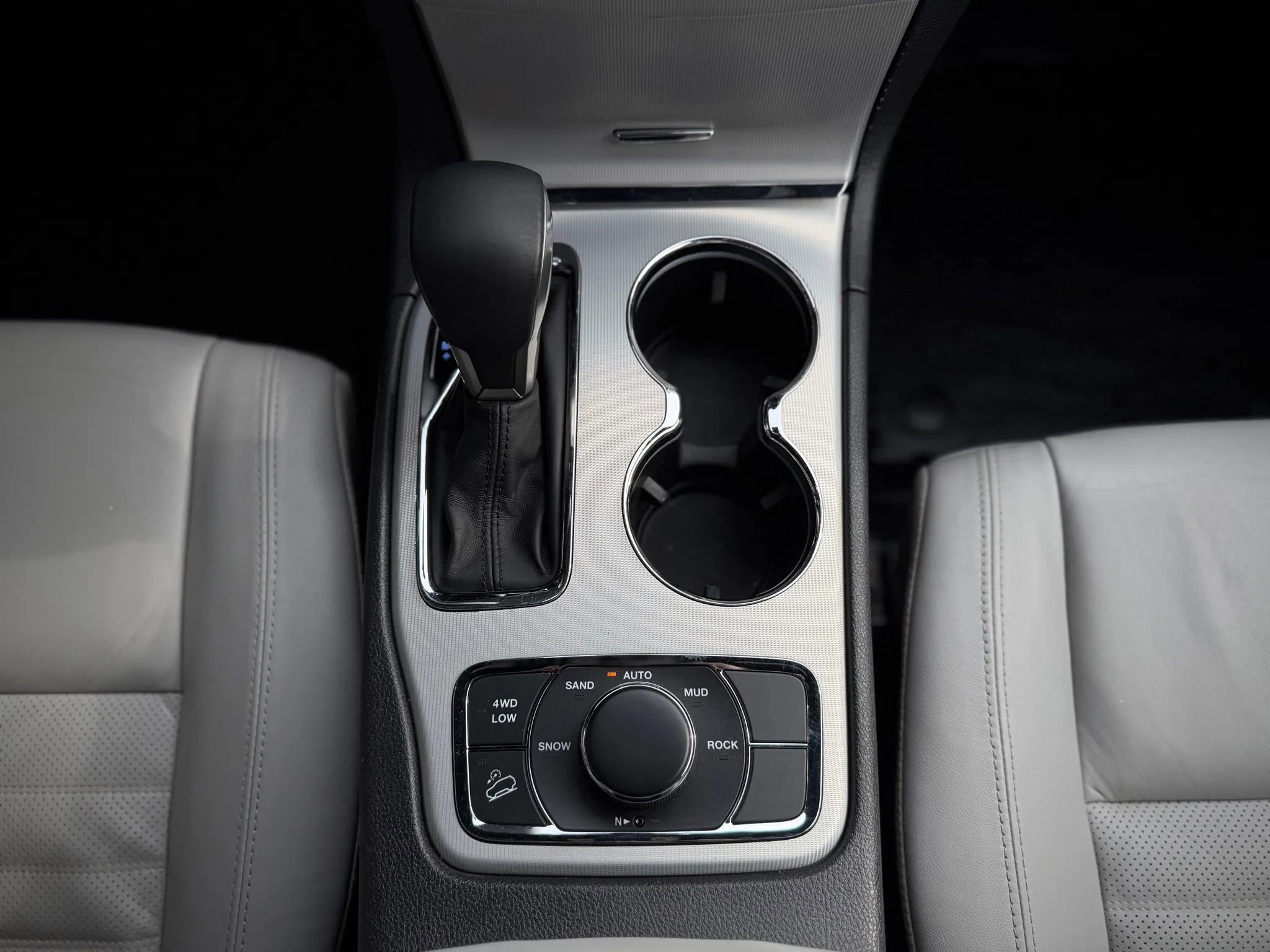 Used 2018 Jeep Grand Cherokee Limited image 21