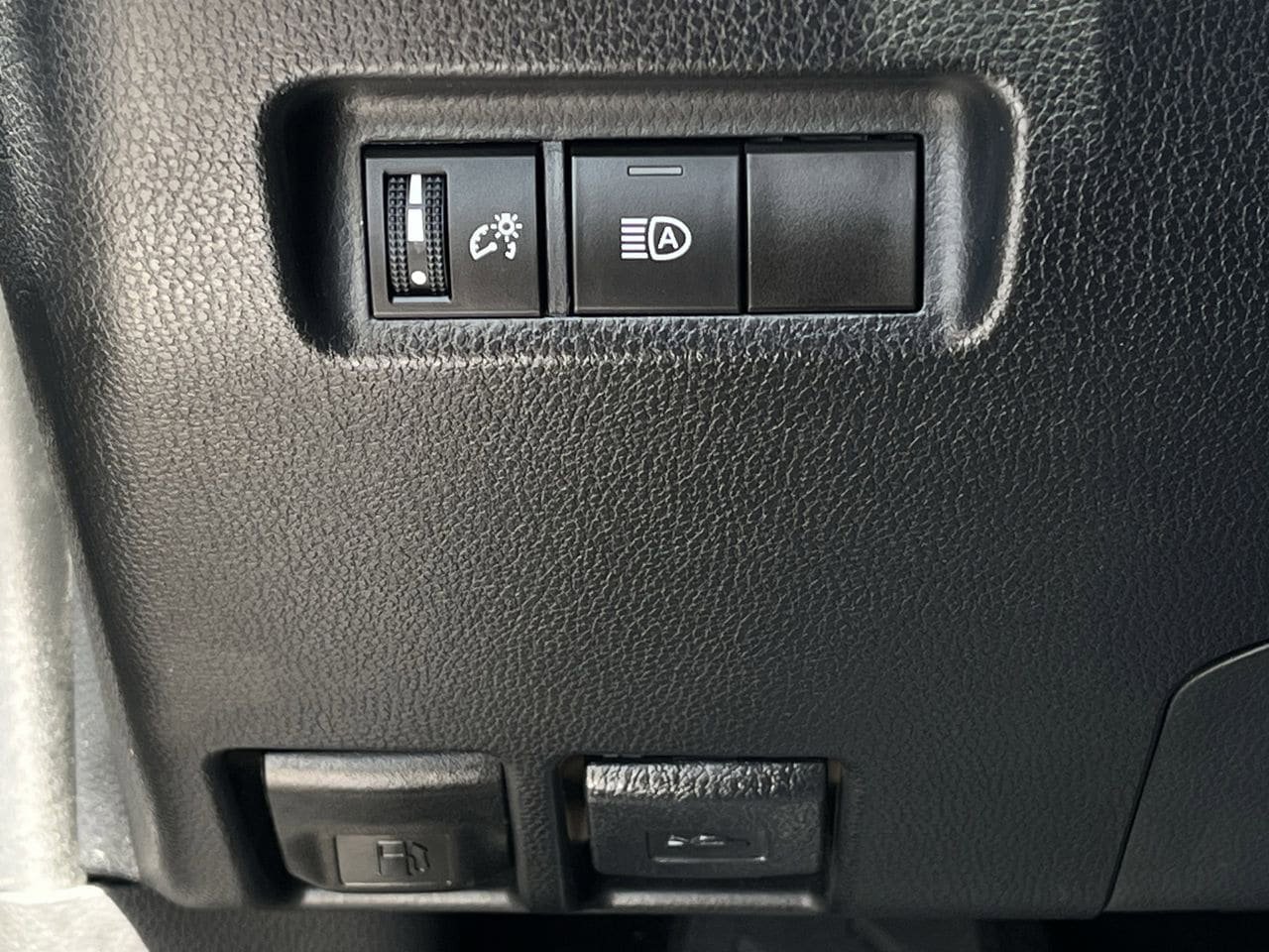 Used 2023 Toyota RAV4 LE FWD image 20