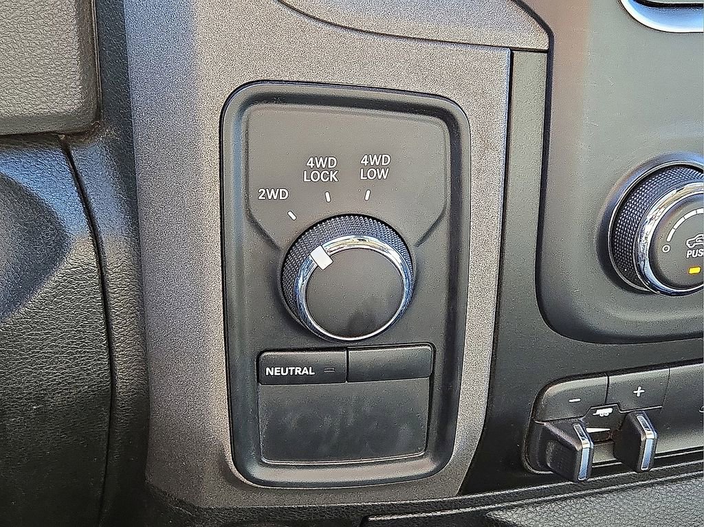 Used 2014 RAM 1500 4x4 Crew Cab w/ Exterior Appearance Group image 29