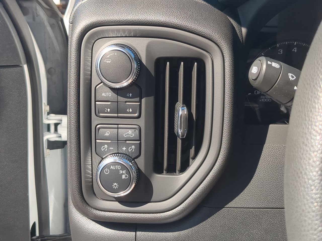 Used 2025 GMC Sierra 1500 Pro w/ Pro Value Package AWD/4WD image 17