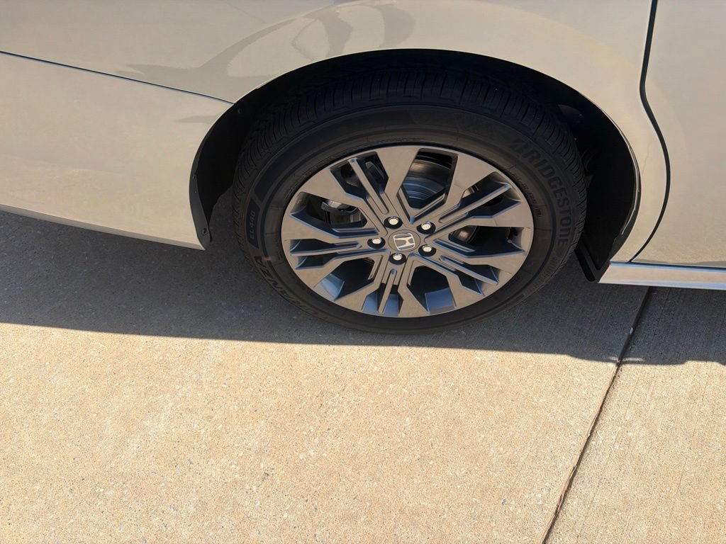 New 2026 Honda Odyssey Touring image 13