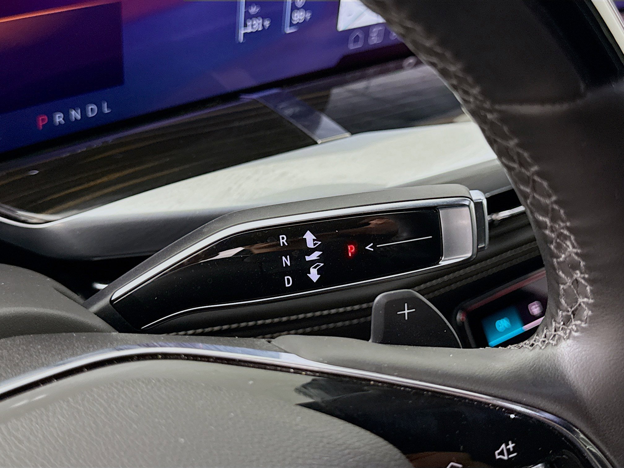 Used 2025 Cadillac Escalade ESV Premium Luxury image 17