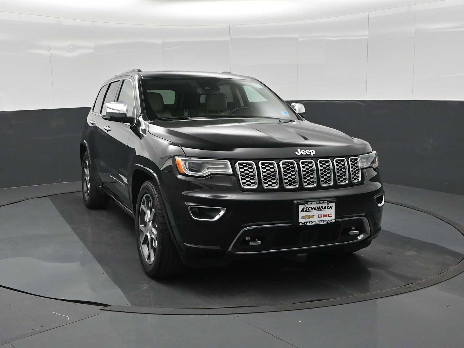 Used 2020 Jeep Grand Cherokee Overland AWD/4WD image 3