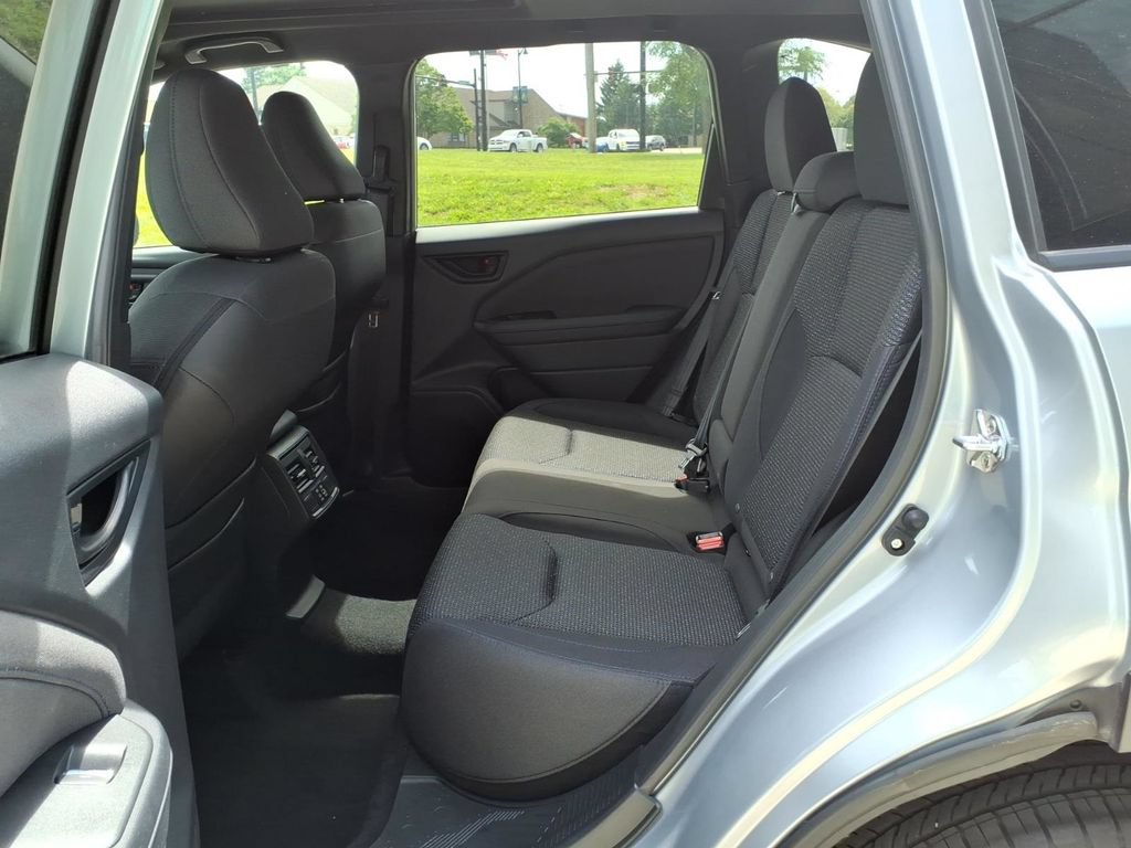 Used 2025 Subaru Forester Premium AWD/4WD image 25
