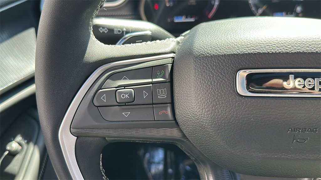 New 2025 Jeep Grand Cherokee Laredo X w/ Luxury Tech Group I image 16