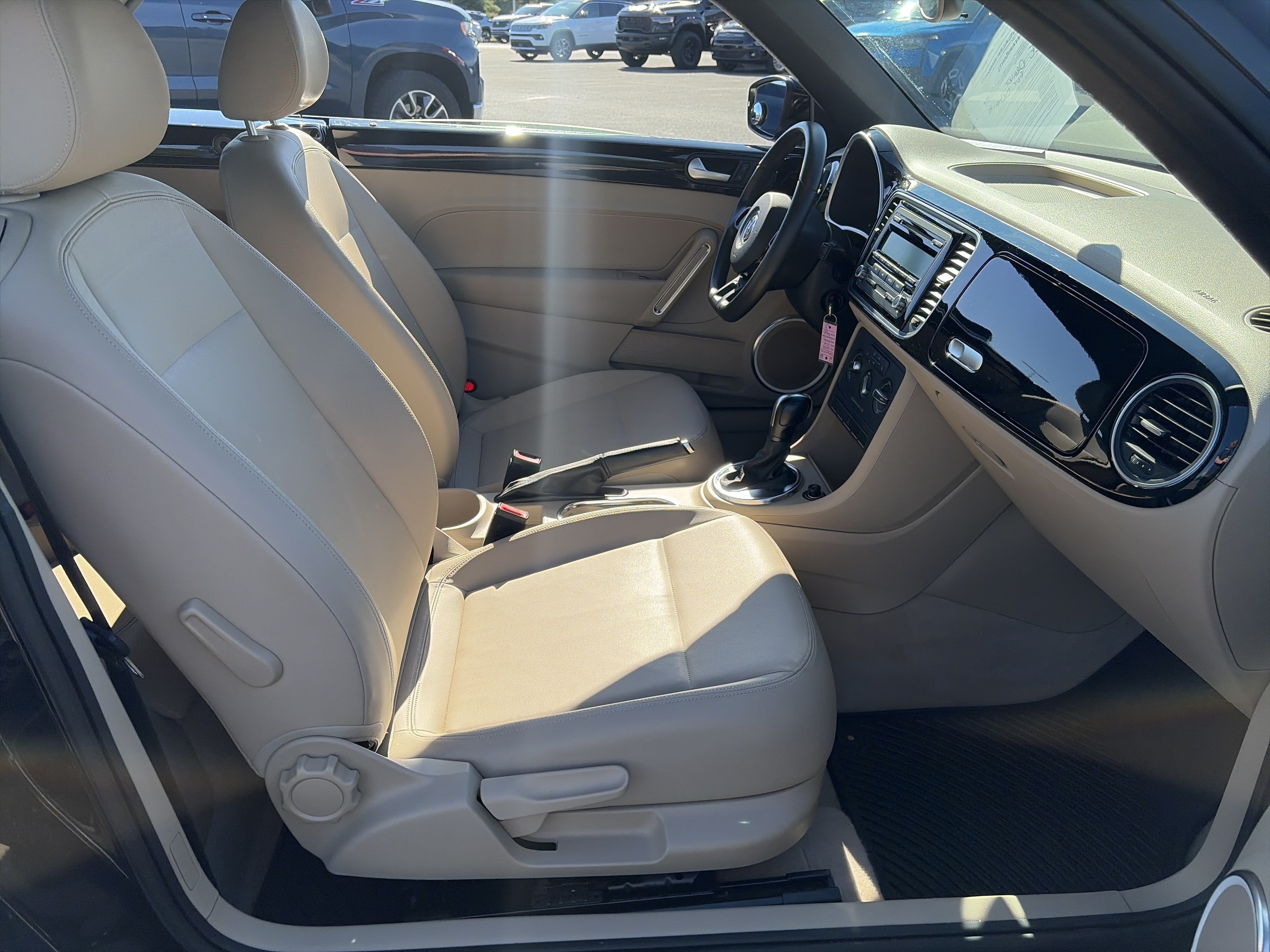 Used 2013 Volkswagen Beetle 2.5 FWD image 23