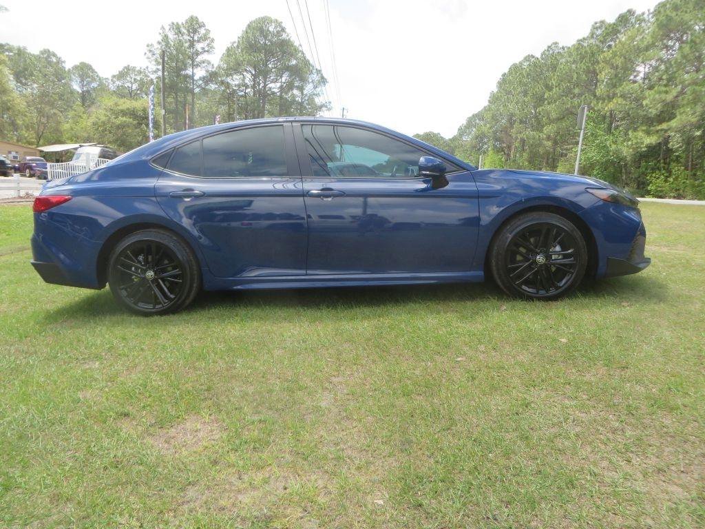 Used 2025 Toyota Camry SE FWD image 5