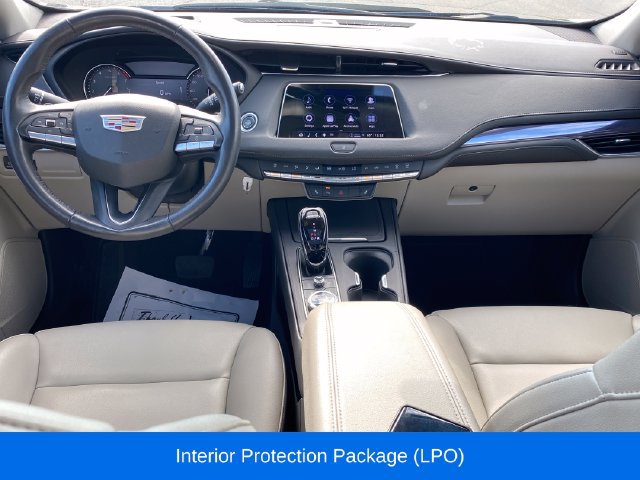 Used 2023 Cadillac XT4 Luxury w/ Cold Weather Package AWD/4WD image 5
