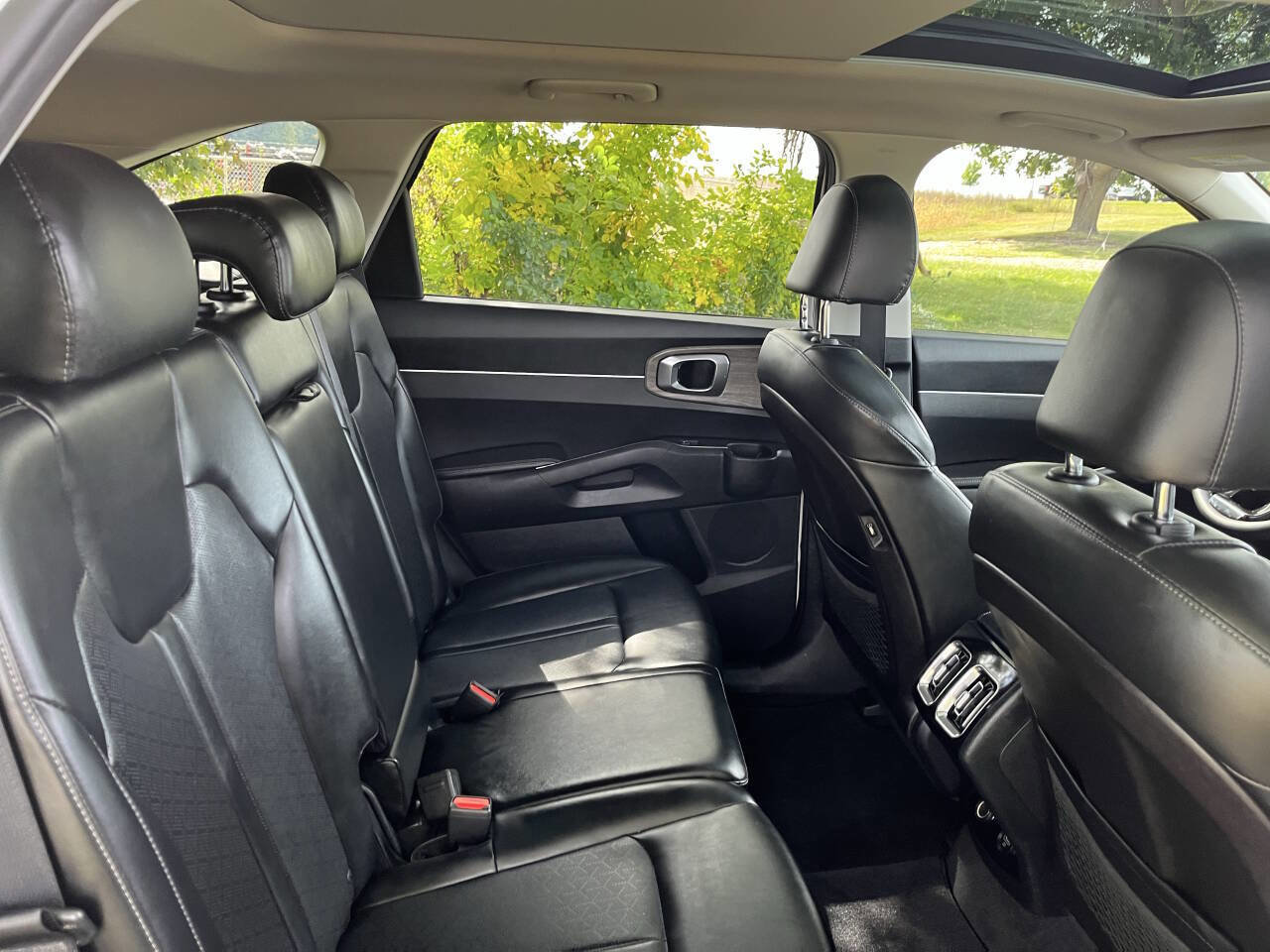 Used 2022 Kia Sorento S w/ Panoramic Sunroof Package image 39