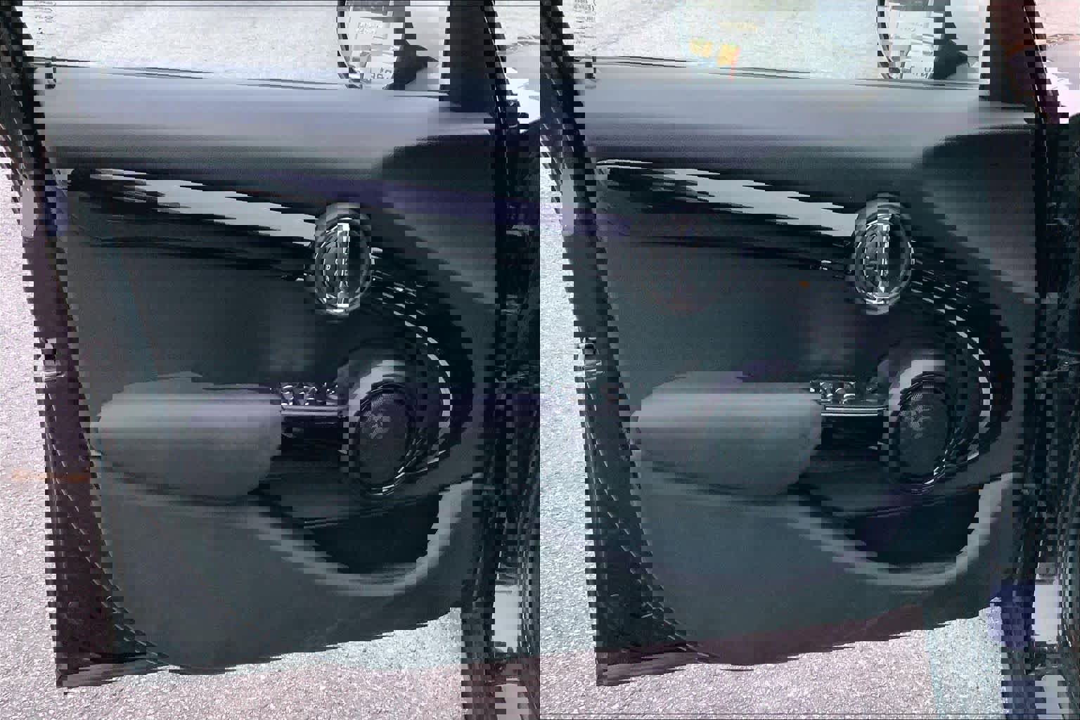 Used 2019 MINI Cooper 4-Door Hardtop w/ Premium Package image 21