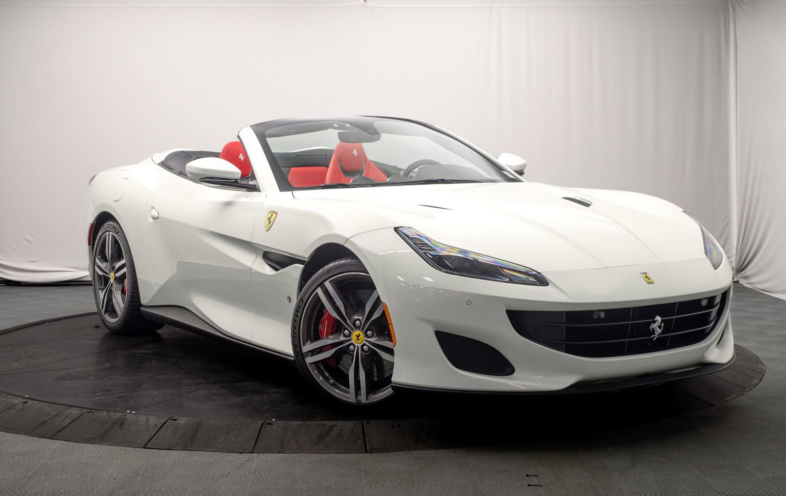 Used 2019 Ferrari Portofino RWD image 1