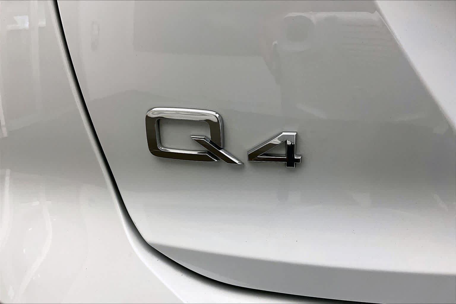 Used 2024 Audi Q4 e-tron Prestige AWD/4WD image 32