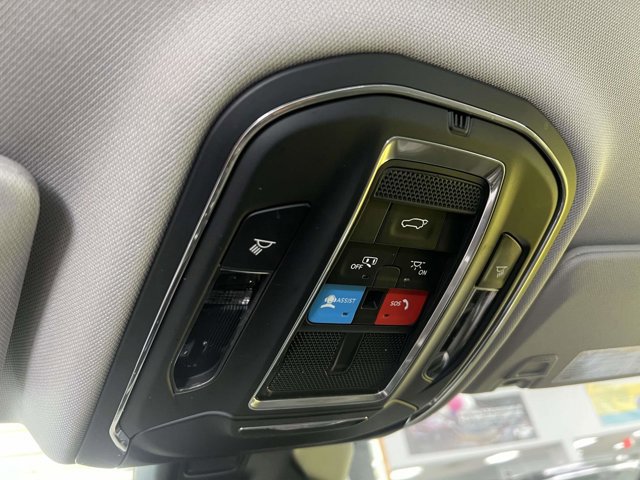 Used 2023 Jeep Grand Cherokee Limited image 30
