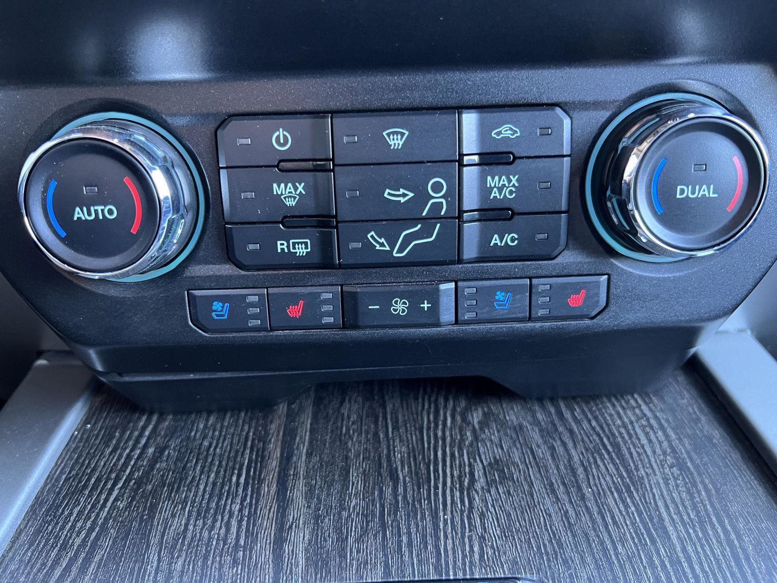 Used 2020 Ford F350 Lariat w/ Chrome Package image 28