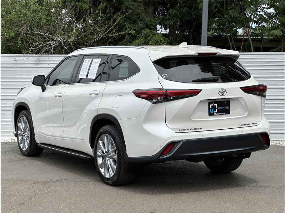 Used 2020 Toyota Highlander Limited AWD/4WD image 3
