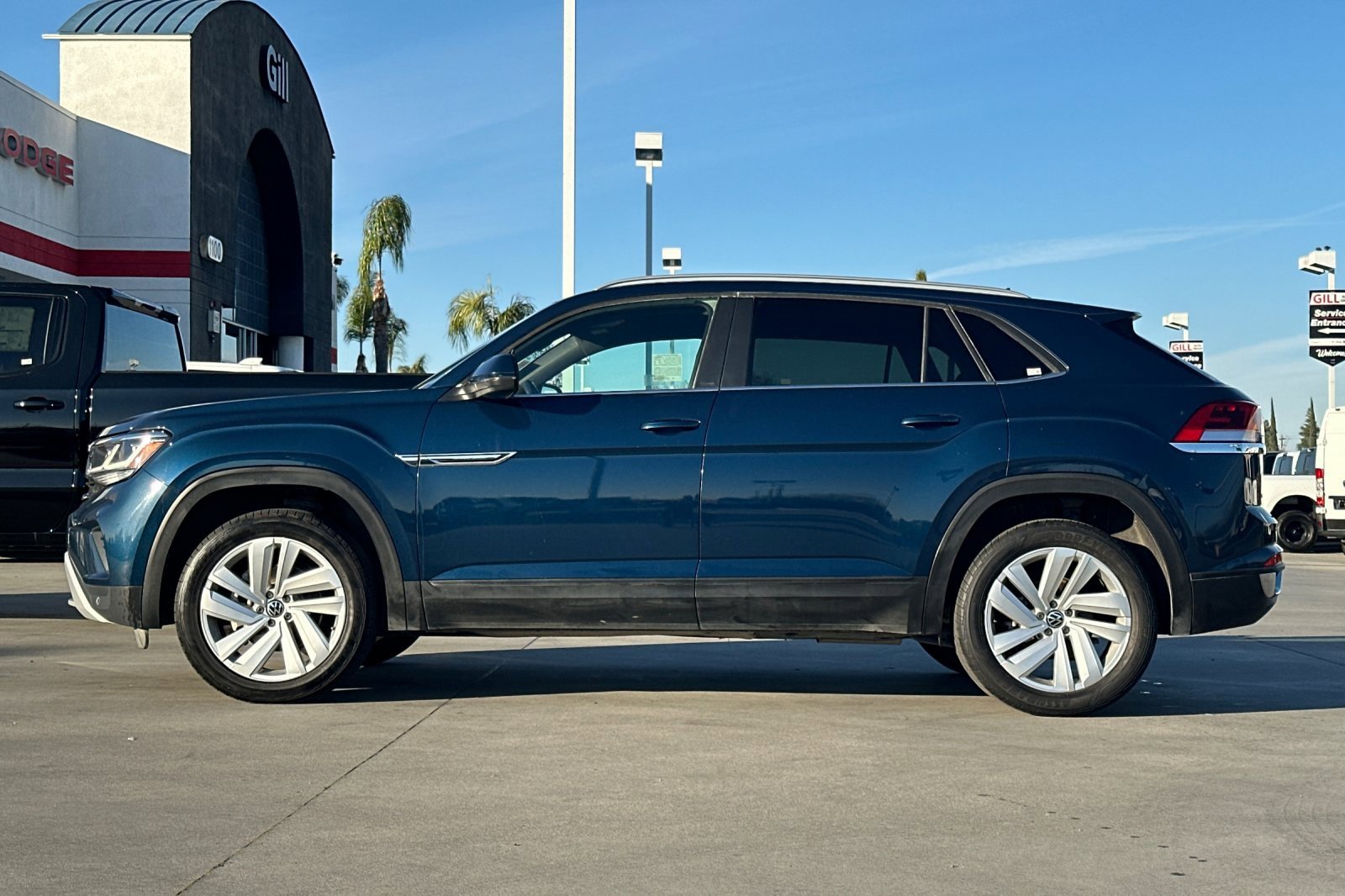 Used 2022 Volkswagen Atlas Cross Sport SE image 3