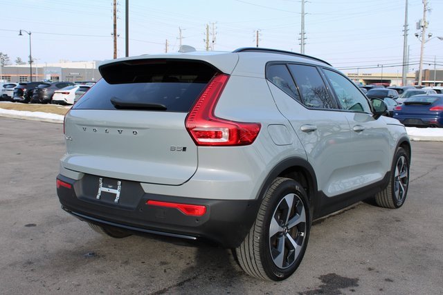 Used 2025 Volvo XC40 B5 Plus image 42