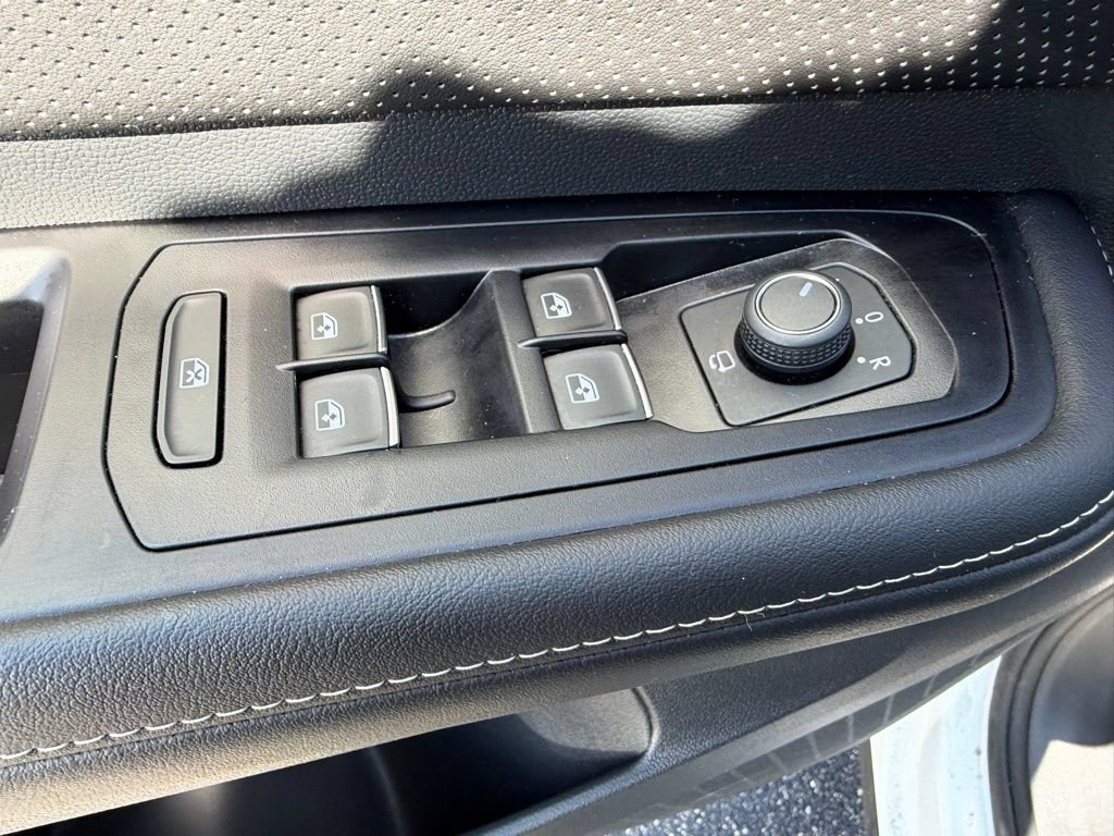 Used 2025 Volkswagen Atlas Cross Sport SEL Premium R-Line AWD/4WD image 38