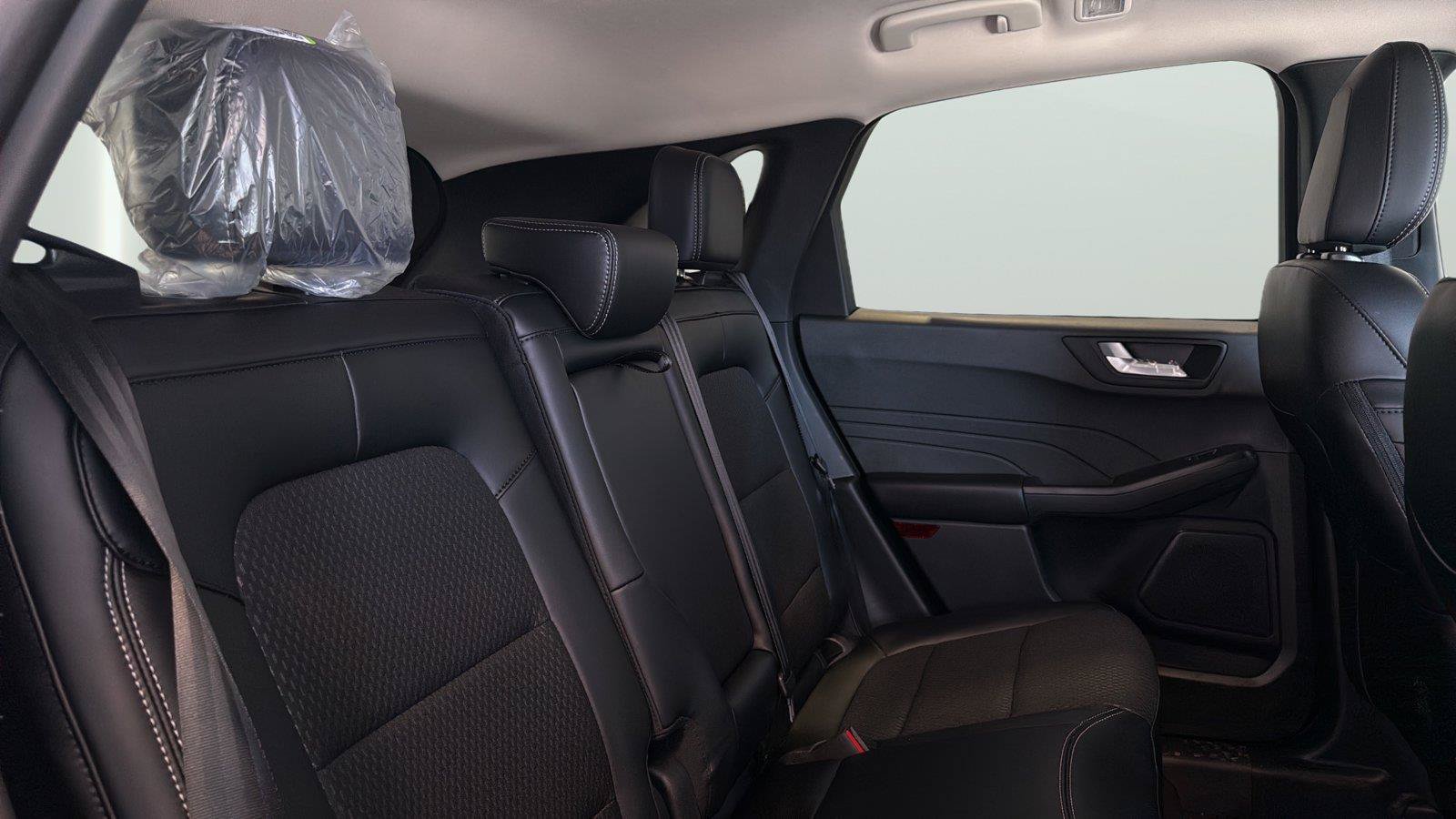 New 2025 Ford Escape SE FWD image 16