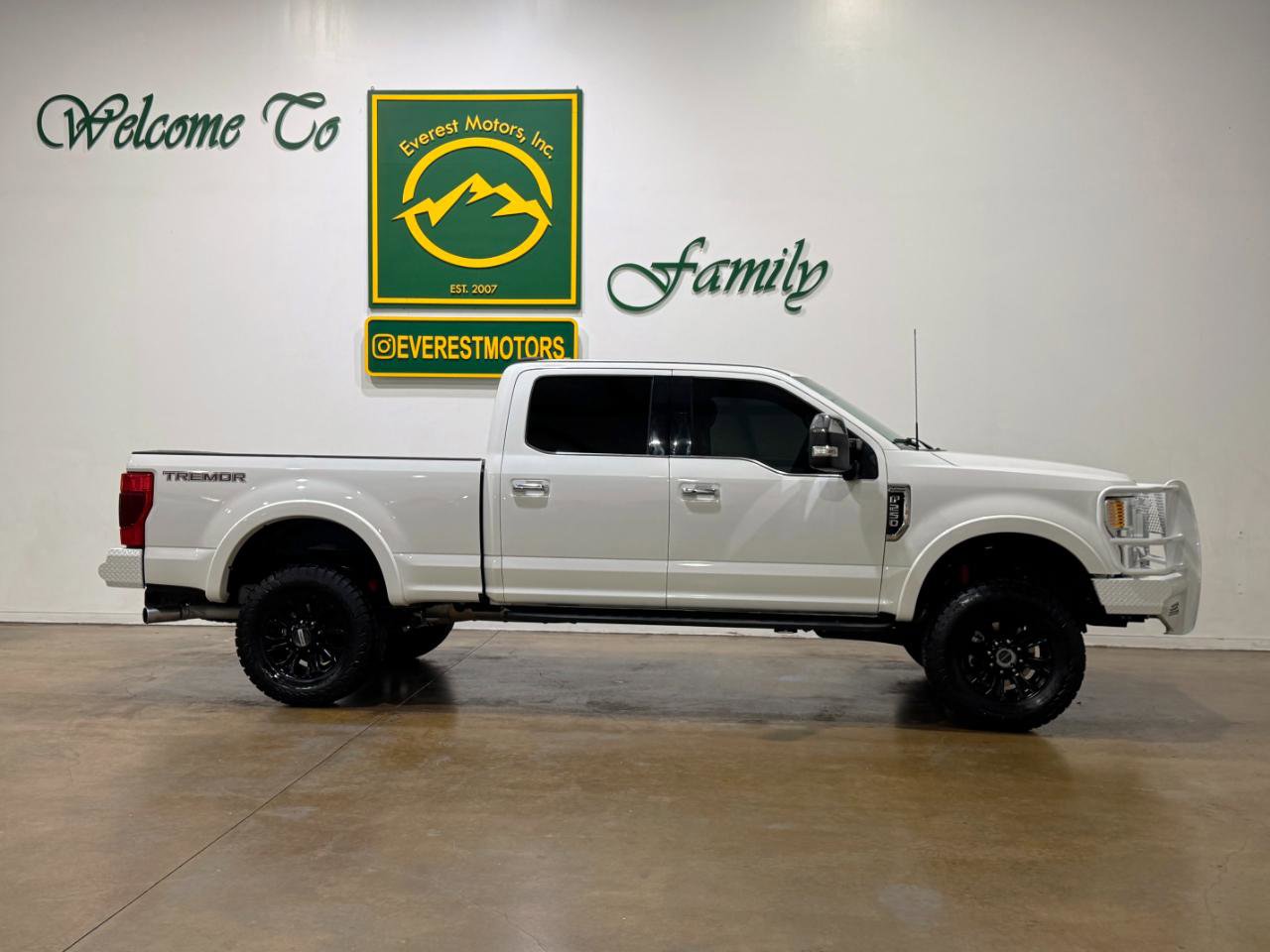 Used 2022 Ford F250 Platinum w/ Tremor Off-Road Package AWD/4WD image 9