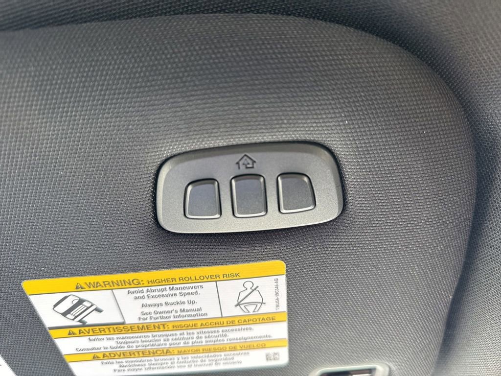 New 2026 Ford F250 Lariat w/ Black Appearance Package image 31