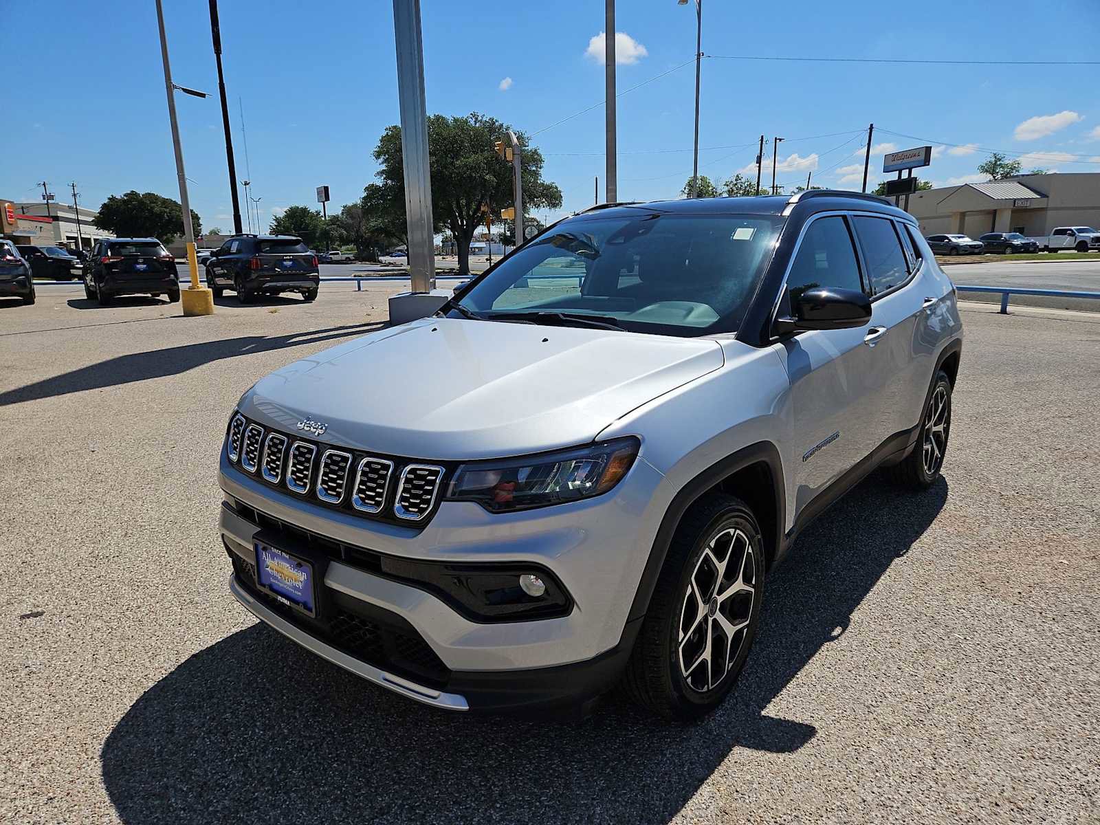 Used 2025 Jeep Compass Limited AWD/4WD image 4