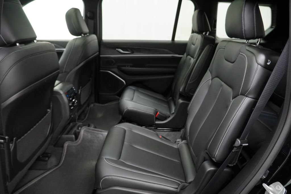 New 2026 Jeep Grand Cherokee L Limited AWD/4WD image 17