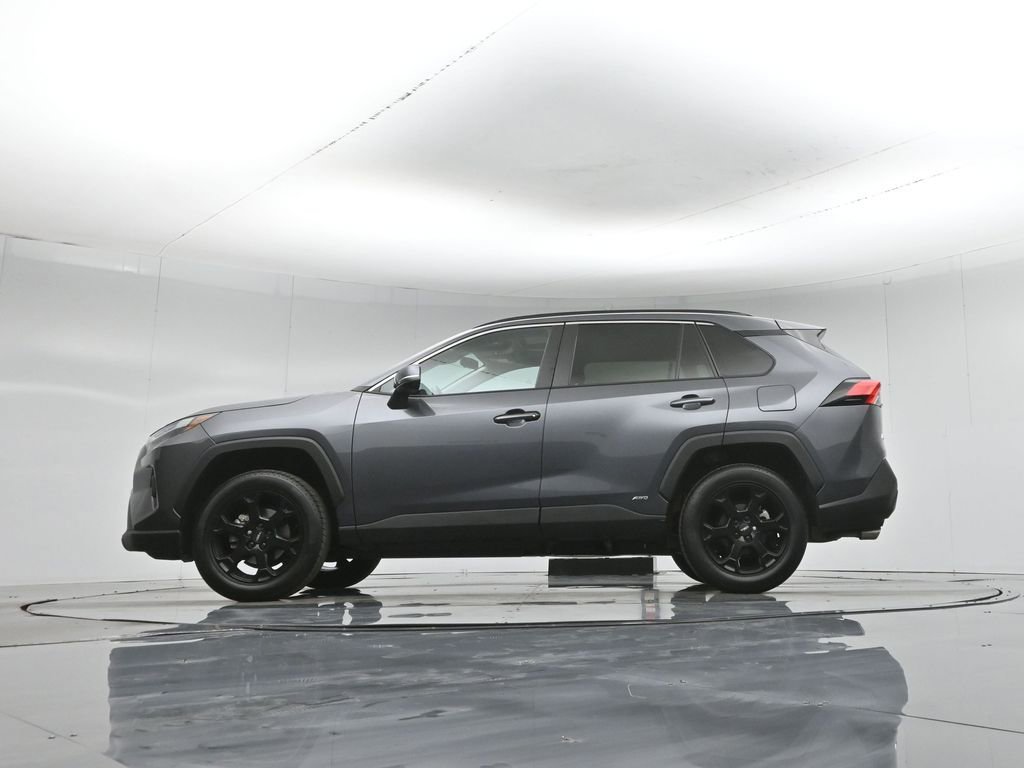 Used 2022 Toyota RAV4 XLE Premium AWD/4WD image 8