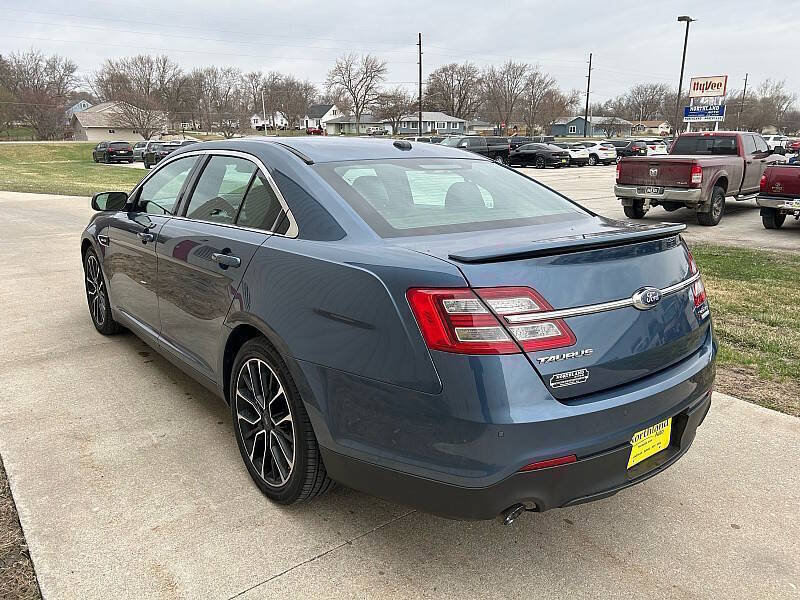 Used 2018 Ford Taurus SHO AWD/4WD image 4