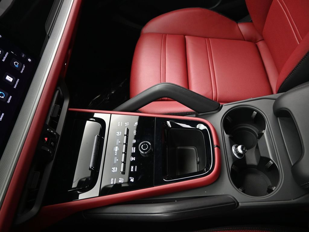 Used 2024 Porsche Cayenne image 18