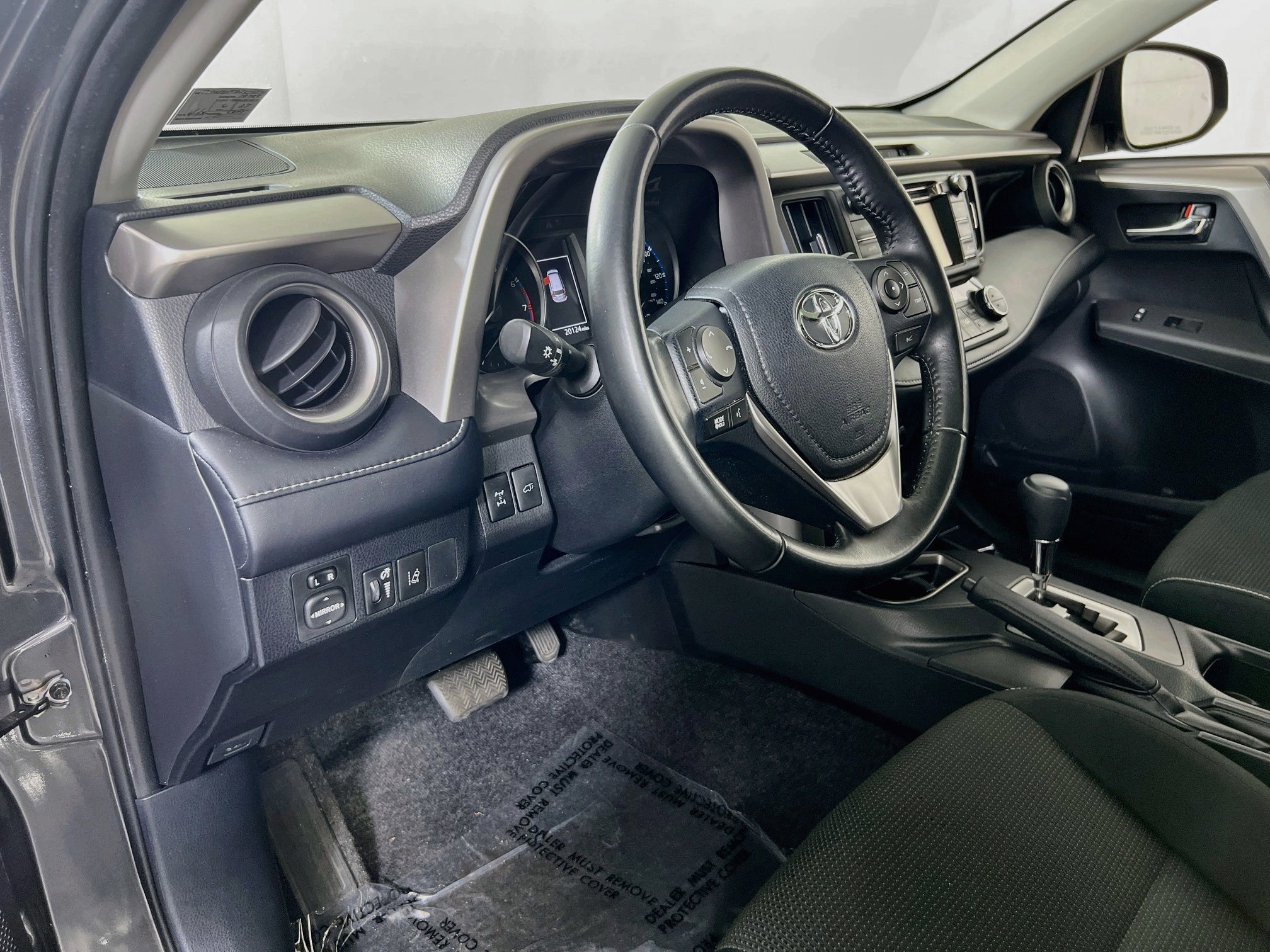 Used 2018 Toyota RAV4 XLE AWD/4WD image 9