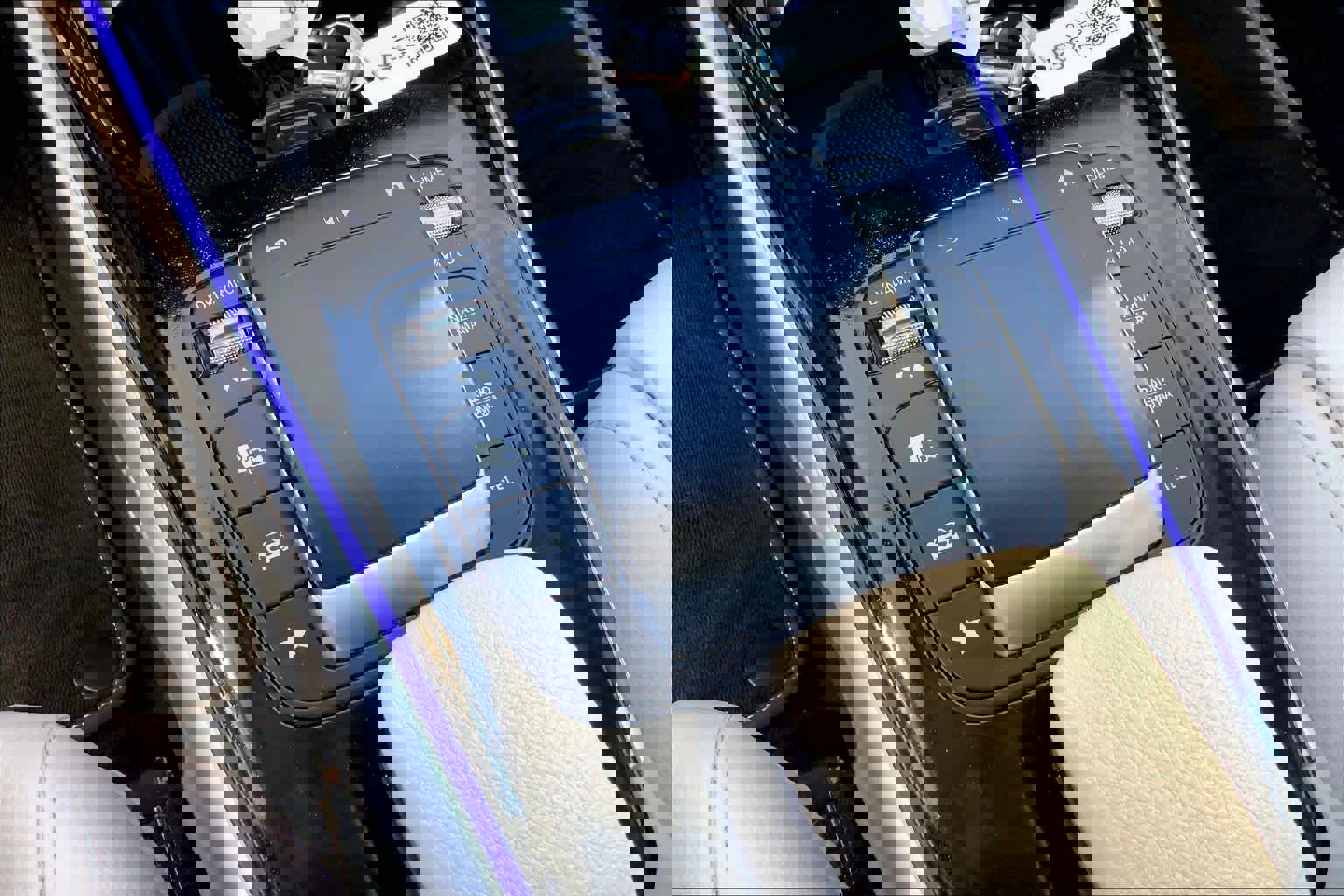 Used 2021 Mercedes-Benz GLB 250 w/ Premium Package image 31